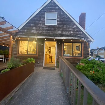 Sea Level Bakery + Coffee - Outside - Coffee & Tea Near Me - Cannon Beach, Oregon