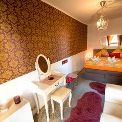 Weichser Schloss Suites & Apartments - Eine Ferienwohnung in Schloß Weichs / Schlafzimmer