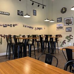 Pizza Platoon - Restaurant seating