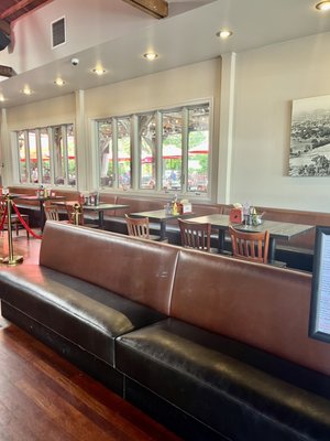 Healdsburg Bar & Grill by null