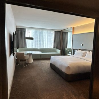 Hilton - Large bedroom - Hotels Near Me - Buenos Aires, C