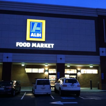 ALDI - Out front - Grocery Near Me - Fairfax, Virginia