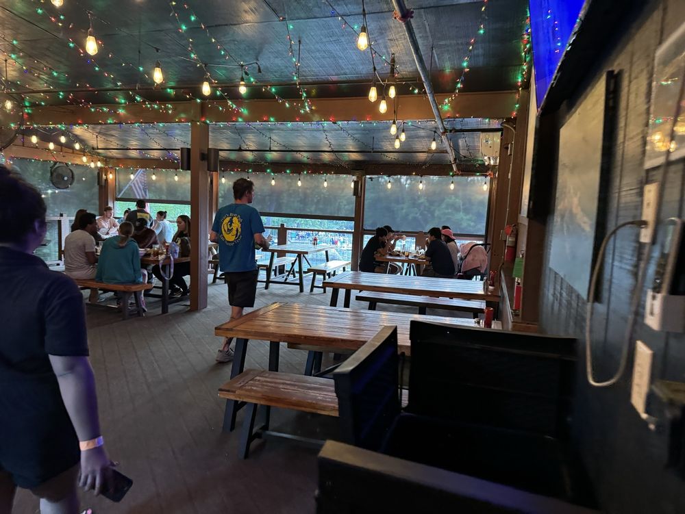 Ivar's River Pub