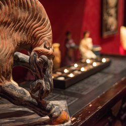 Mariaggi's Theme Suite Hotel & Spa - The China Suite - Romantic getaway with hot tub, steam shower, sauna, fireplace, and large screen entertainment system.