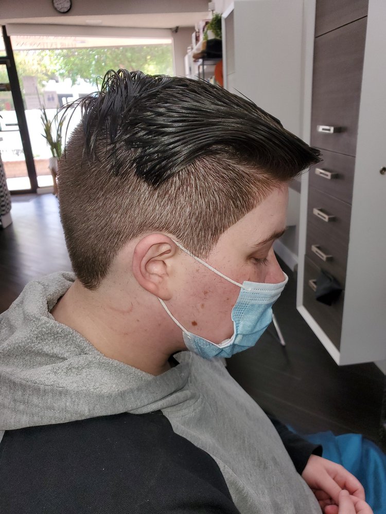 Gorgeous Hair by Lilly Logo