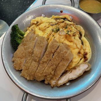 Sing Choi Kee - Egg Curry (R3) Slipping Eggs Over Rice W. Chicken Chop - Chinese Near Me - Flushing, New York Sing Choi Kee - Egg Curry (R3) Slipping Eggs Over Rice W. Chicken Chop - Chinese Near Me - Flushing, New York