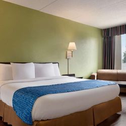 Travelodge by Wyndam Zanesville - Guest room