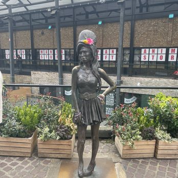 Camden Market - Statue of Amy Winehouse. - Flea Markets Near Me - London, XGL Camden Market - Statue of Amy Winehouse. - Flea Markets Near Me - London, XGL