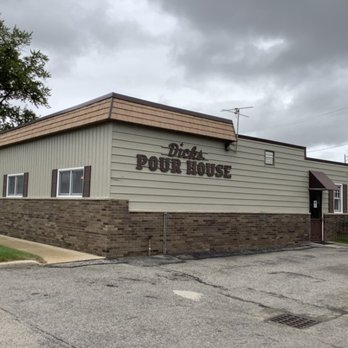 Dick's Pour House - Burgers Near Me - Lake Leelanau, Michigan