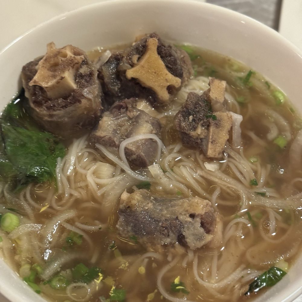 Pho Yummy - Oxtail Pho, meat is very tough, do not recommend - Vietnamese Near Me - Davis, California