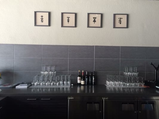 Sip Wine & Beer by null