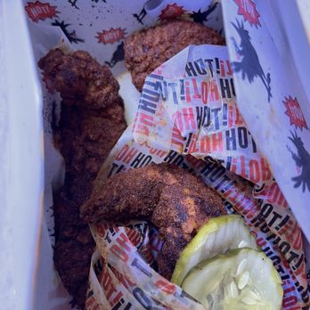 Howlin' Ray's - 3 Medium Tenders with Pickles & Toast ($13.00) - Southern Near Me - Los Angeles, California Howlin' Ray's - 3 Medium Tenders with Pickles & Toast ($13.00) - Southern Near Me - Los Angeles, California