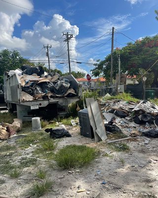 Jerry’s pick ups - We had two different jobs here, a demolition and a regular junk removal with a little bit of demolition. We’re here to grab any junk you may have!
Llámanos hoy que te recogemos la basura o demolición que tienen! Jerry’s pick ups - We had two different jobs here, a demolition and a regular junk removal with a little bit of demolition. We’re here to grab any junk you may have!
Llámanos hoy que te recogemos la basura o demolición que tienen!