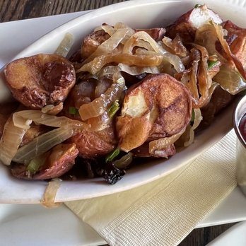 Wilde Bar & Restaurant - Potatoes - Pubs Near Me - Chicago, Illinois Wilde Bar & Restaurant - Potatoes - Pubs Near Me - Chicago, Illinois