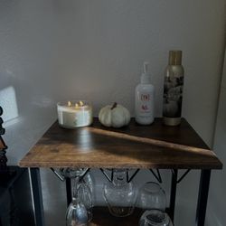 Skys Nailz - Complementary wine for clients 21+