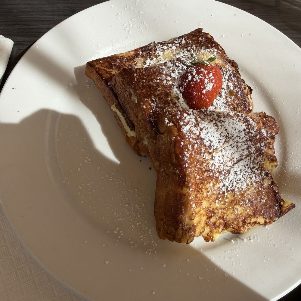 Sweet E's Cafe - Stuffed French Toast - Cafes Near Me - Honolulu, Hawaii