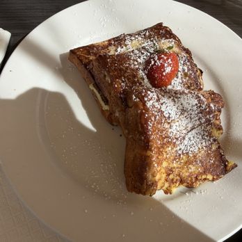 Sweet E's Cafe - Stuffed French Toast - Cafes Near Me - Honolulu, Hawaii