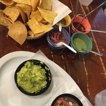 El Taquito - Appetizers and the condiment sauces - Mexican Near Me - Miami, Florida