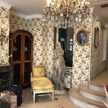 Caron de Beaumarchais - Check out that chandelier in the lobby - Hotels Near Me - Paris, 75 Caron de Beaumarchais - Check out that chandelier in the lobby - Hotels Near Me - Paris, 75