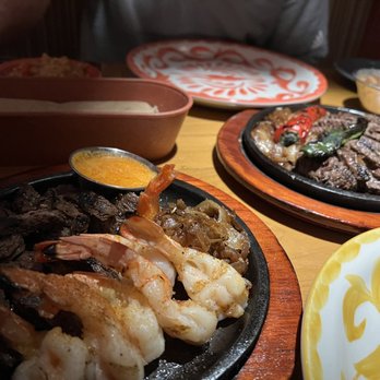 Lupe Tortilla Mexican Restaurant - Combination steak/shrimp Fajitas - Mexican Near Me - Addison, Texas