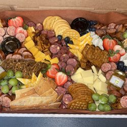 Mountain Man Meat Market - Personalized charcuterie boards serving 2-75 people.
