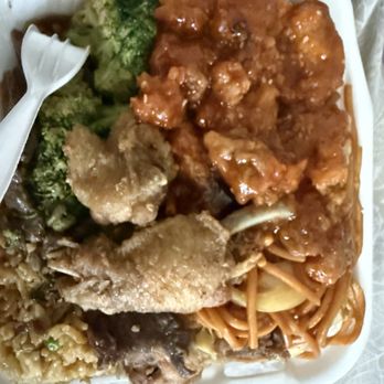 China Wok Express - Combo c half / half rice and chow mien , beef broccoli , spicy sesame orange chicken, and fried chicken wings - Chinese Near Me - Downey, California China Wok Express - Combo c half / half rice and chow mien , beef broccoli , spicy sesame orange chicken, and fried chicken wings - Chinese Near Me - Downey, California