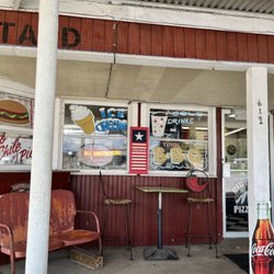 Gary’s Slingblade Drive-in - Patio view of building