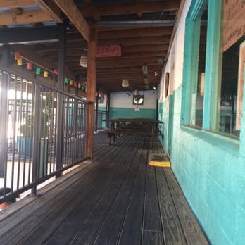 Franklin Barbecue - Calm before the storm. 8am Tuesday. - Barbeque Near Me - Austin, Texas