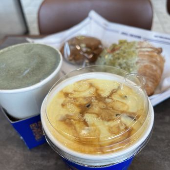 Smoking Tiger Coffee Lab - Iced corn latte and mugwort choco latte - Coffee & Tea Near Me - Gardena, California