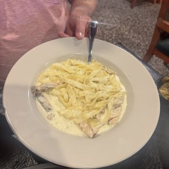 Giovanni's Italian Kitchen - Chicken Fettuccini Alfredo (w/ Chicken) - Italian Near Me - Fort Worth, Texas Giovanni's Italian Kitchen - Chicken Fettuccini Alfredo (w/ Chicken) - Italian Near Me - Fort Worth, Texas