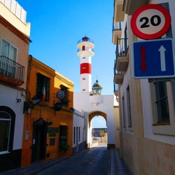 El Faro de Rota - El Faro de Rota 2-7-18 -- los dos faros de Rota, viejo y nuevo (old and new versions of lighthouse)