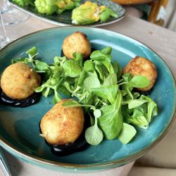 Pagnanelli - Fish polpette on a sauce made of mayonnaise and squid ink