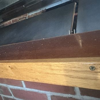 Good Fellos - Dirty shelves that we sat next to. Definitely needs some cleaning. - Pizza Near Me - Sackets Harbor, New York
