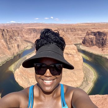 Horseshoe Bend - Selfies never looked so good! That BACKGROUND though?! Yeeeee!!! - Hiking Near Me - Page, Arizona