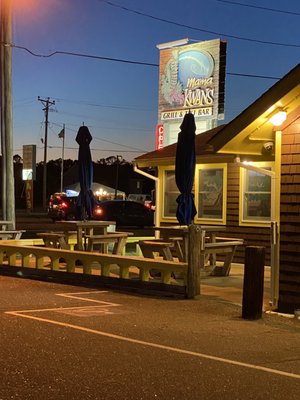 Mama Kwan's Tiki Bar & Grill by null