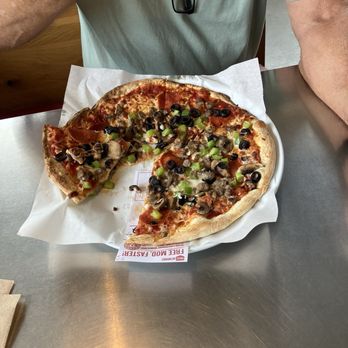 MOD Pizza - MOD pizza, original sauce, mozzarella, pepperoni, mushrooms, black olives, green pepper, and beef - Fast Food Near Me - Temple, Texas