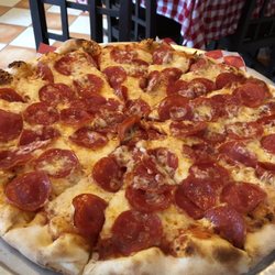 Pizza Grande - Pepperoni pizza