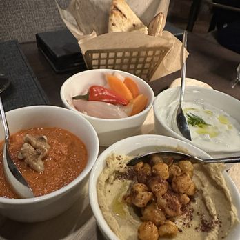 ENTYSE, Wine Bar & Lounge - New American Near Me - McLean, Virginia