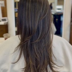 Humming Hair Boutique - Layered cut and highlighting (Hair by Jenny)