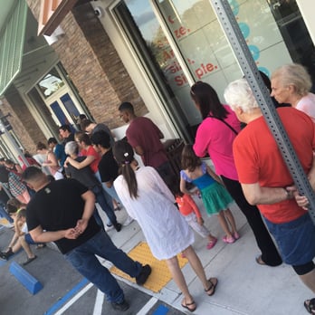 Blaze Pizza - 1 hour and 10 minutes wait from this point. - Salad Near Me - Davie, Florida