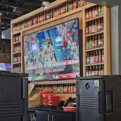 Pluckers Wing Bar - Lakeline - Hostess stand