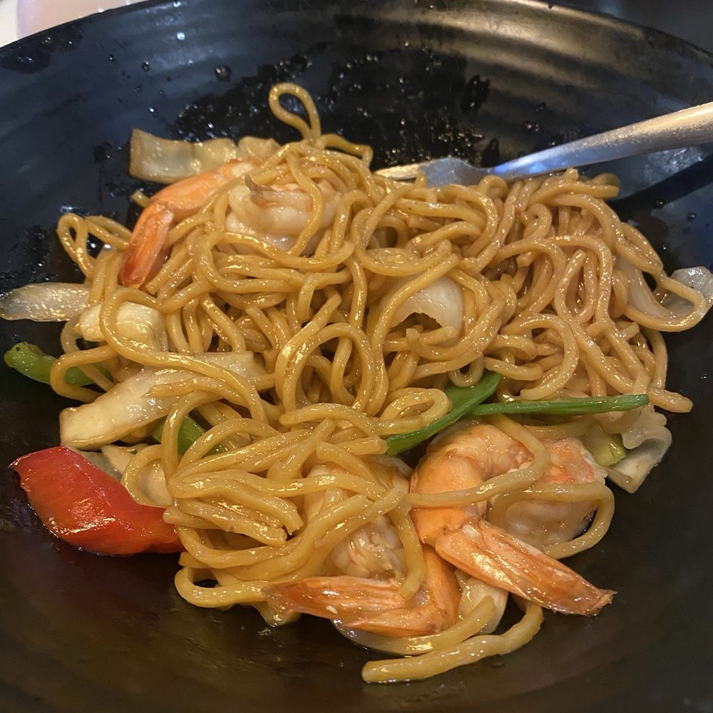 Oishi - Yakisoba noodles with shrimp - Japanese Near Me - Newtown, Pennsylvania