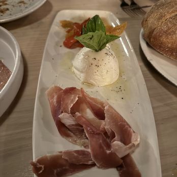 Casa La Luna - mid burrata - Italian Near Me - Cleveland, Ohio