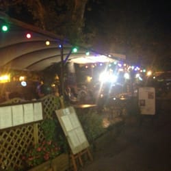 Aux P tits Oignons - La terrasse éclairée du restaurant !