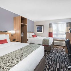 Microtel Inn & Suites by Wyndham Sudbury - Guest room