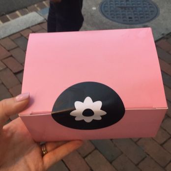 Georgetown Cupcake - Cupcakes Near Me - Washington, DC, District of Columbia