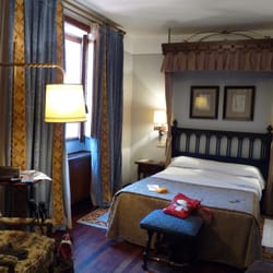 Parador de Santiago de Compostela - Gut beschirmt im Parador Hostal dos Reis Católicos in Santiago de Compostela - wenn nicht zur Belohnung meines Camino, wann dann