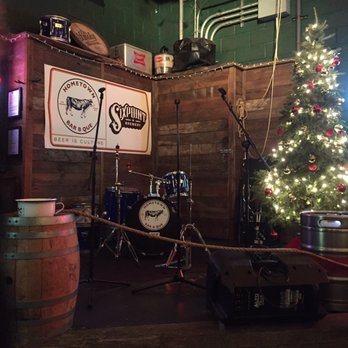 Hometown Bar-B-Que - No music tonight - Barbeque Near Me - Brooklyn, New York