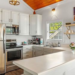 Azalea Suite kitchen area