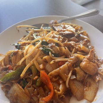 Suvarnaphumi Thai Cuisine - Pad Kee Mow - Thai Near Me - Oxnard, California